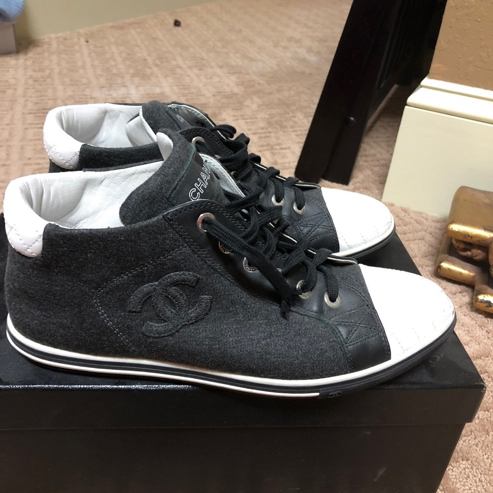 Chanel Sneaker size 38